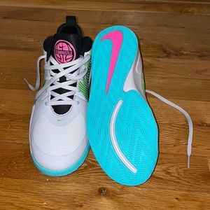 NWOT nike basketball sneakers